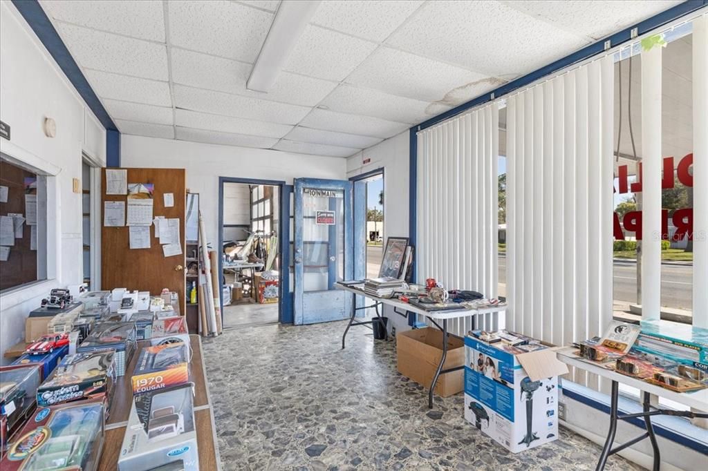 Home Office, Interior