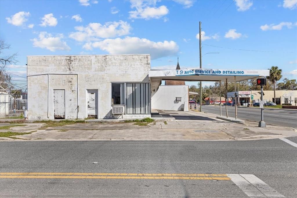 Exterior, Facade, None