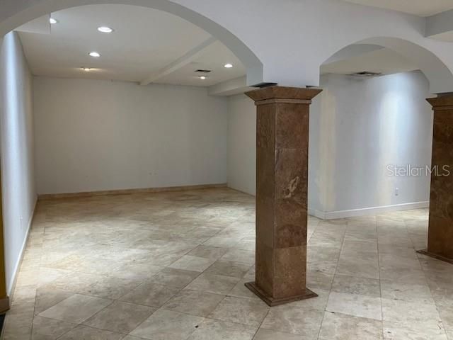 Empty room, Interior, Recessed Lighting