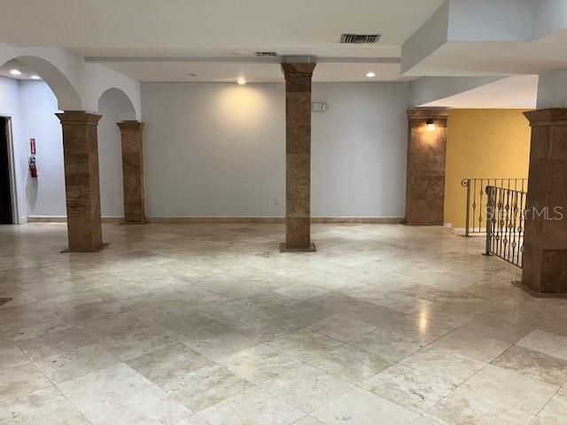 Empty room, Interior, Recessed Lighting