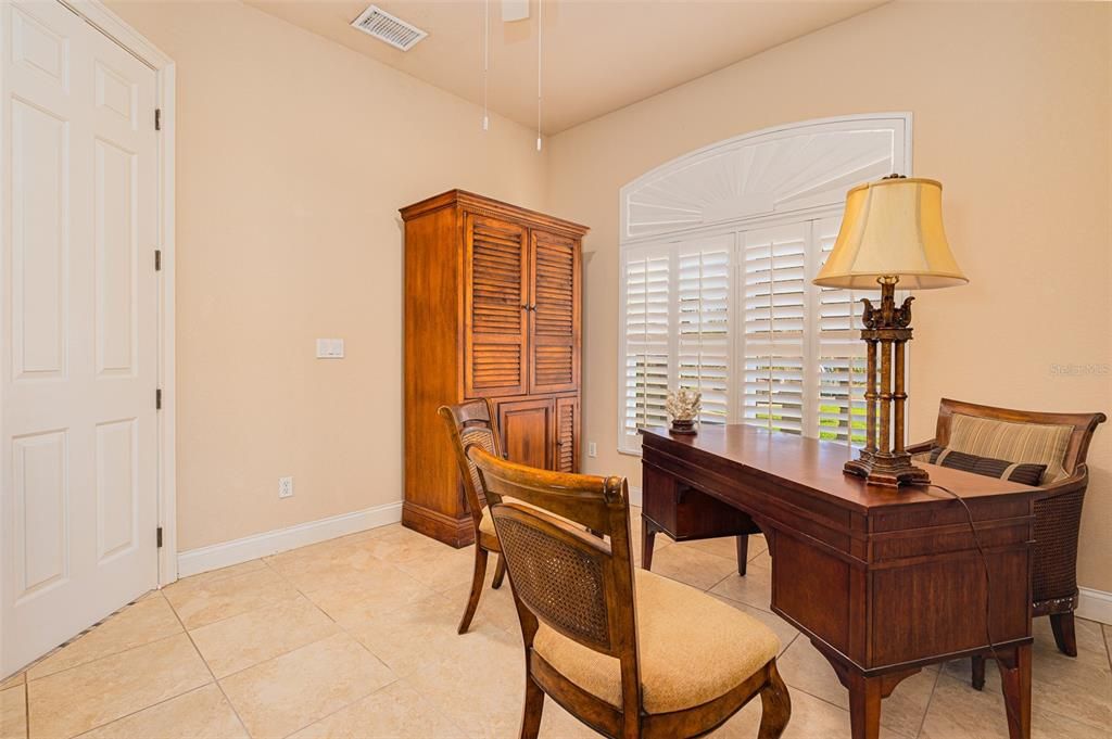 Home Office, Interior