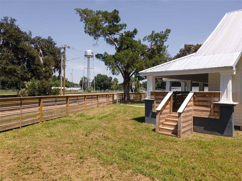 Backyard, Exterior