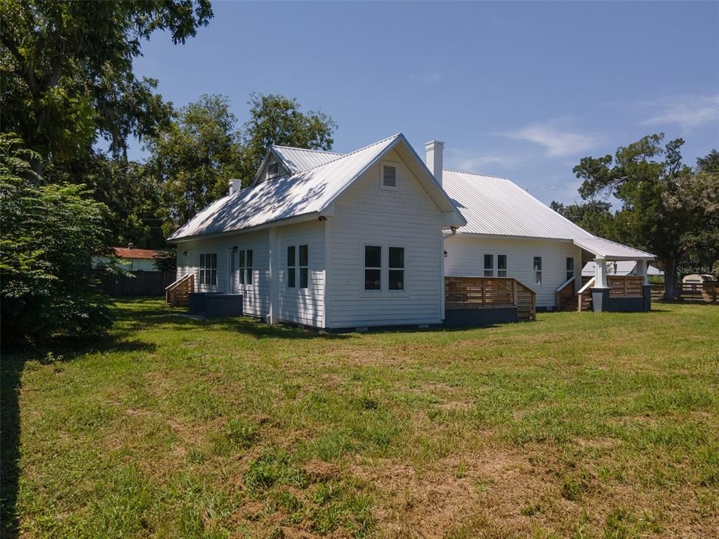 Backyard, Exterior