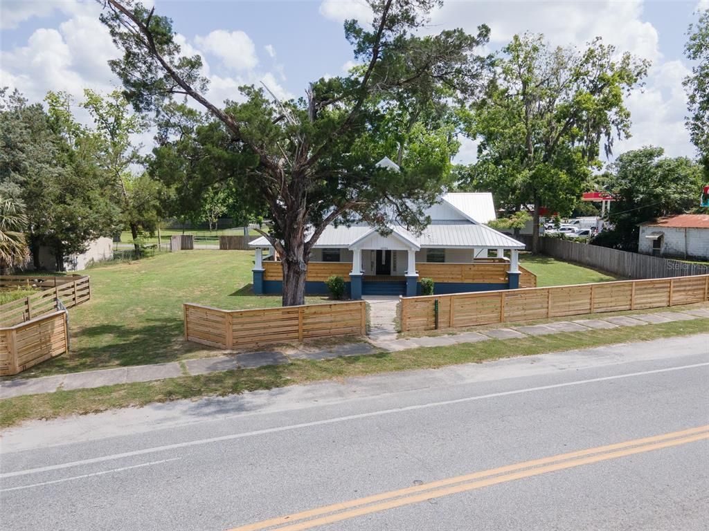 Backyard, Exterior