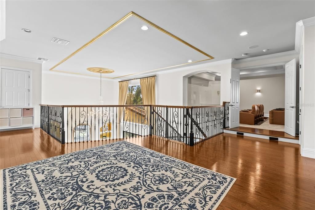 Interior, Recessed Lighting, Wood Texture Flooring