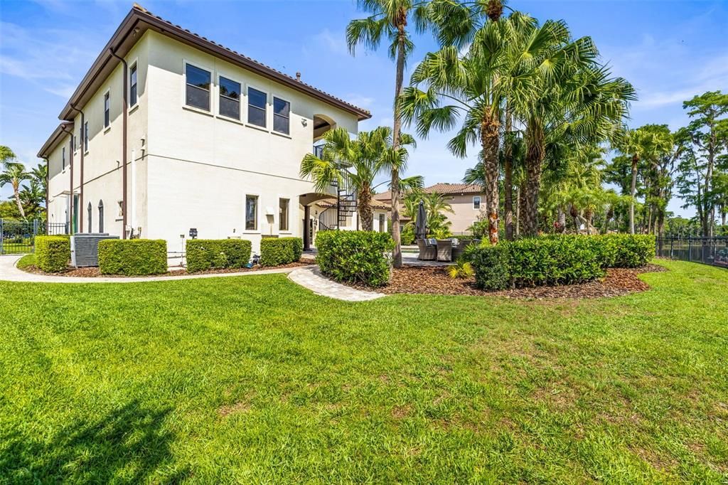 Backyard, Exterior