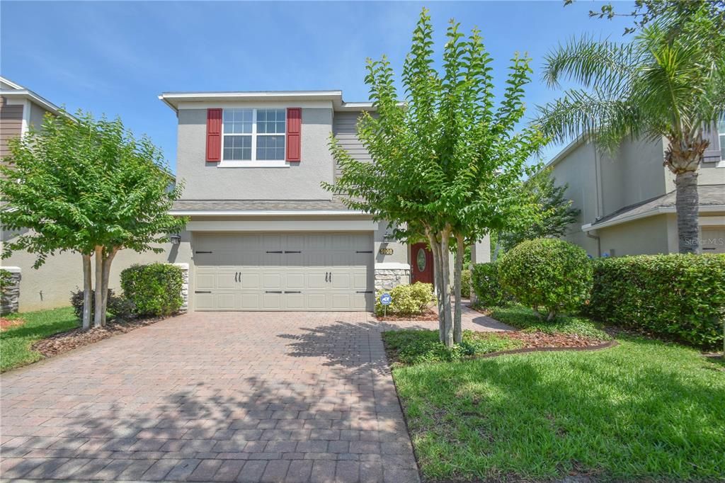 Attached, Exterior, Facade, Mediterranean