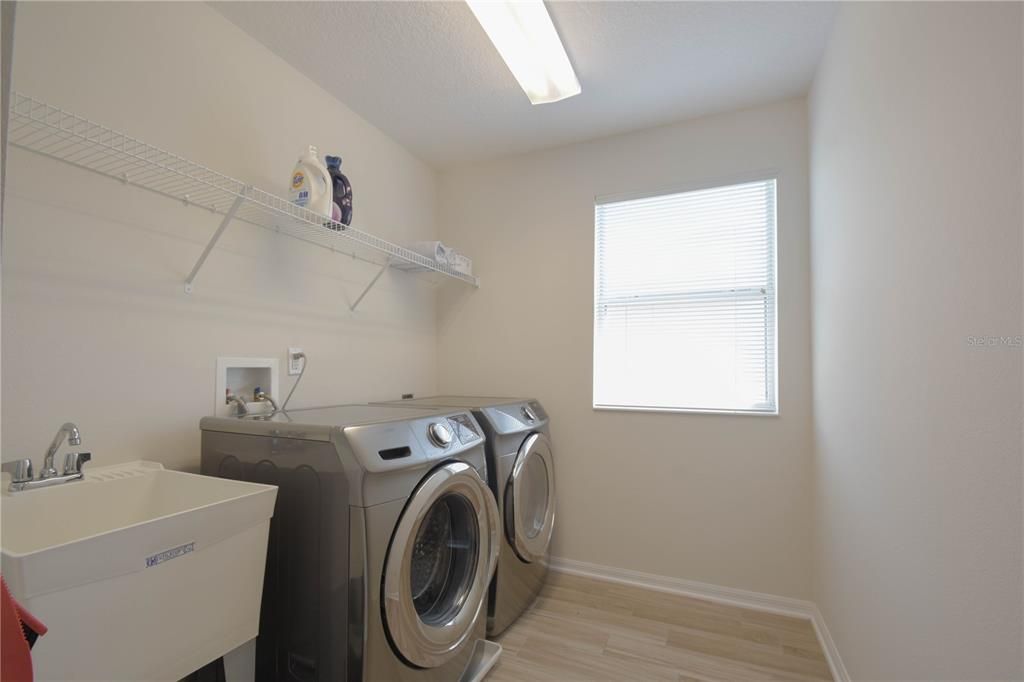 Interior, Washer, Wood Texture Flooring