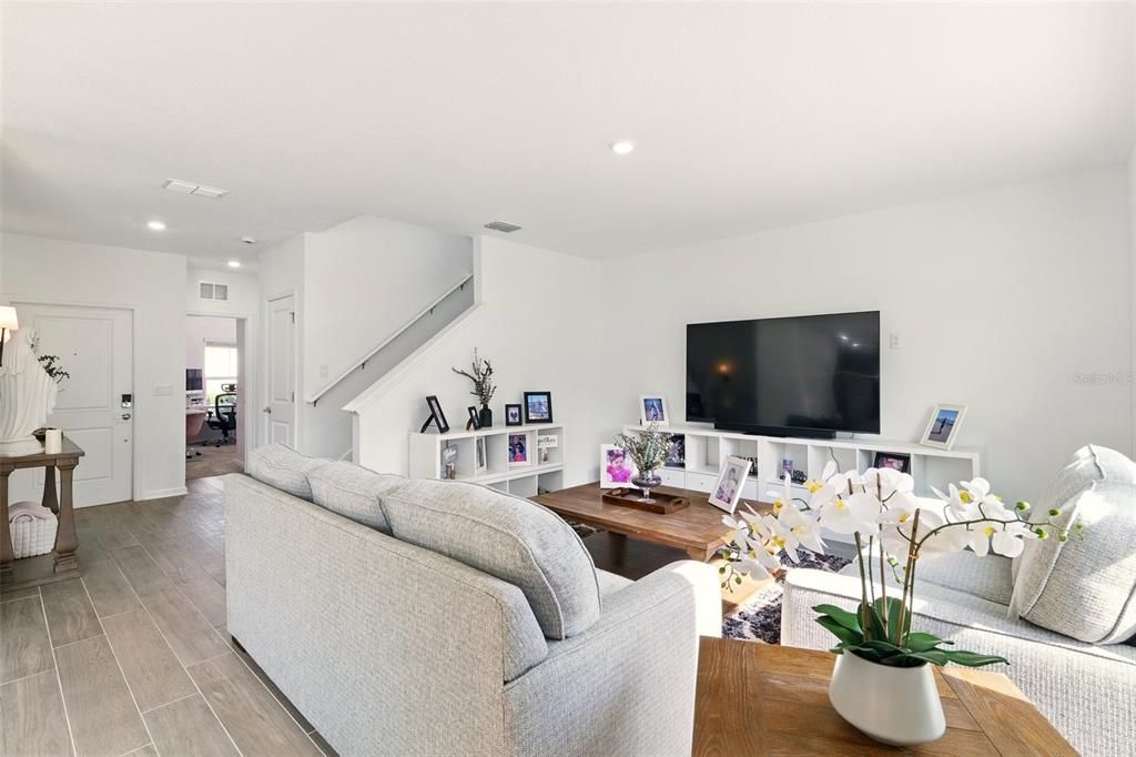 Interior, Living room, Recessed Lighting, Wood Texture Flooring