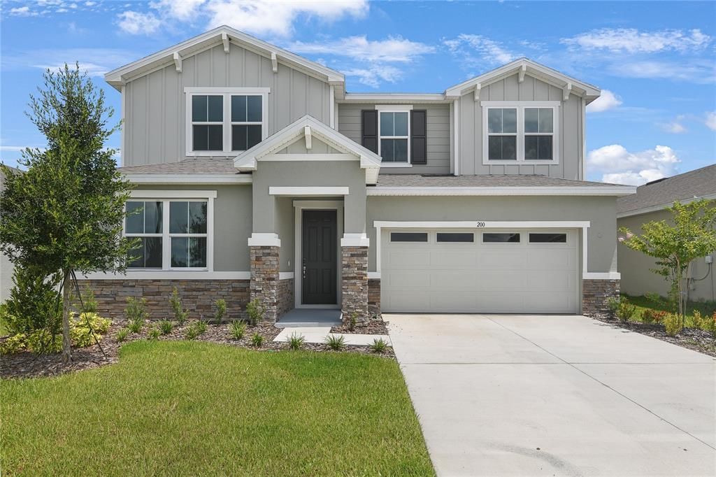 Attached, Exterior, Facade, American Craftsman