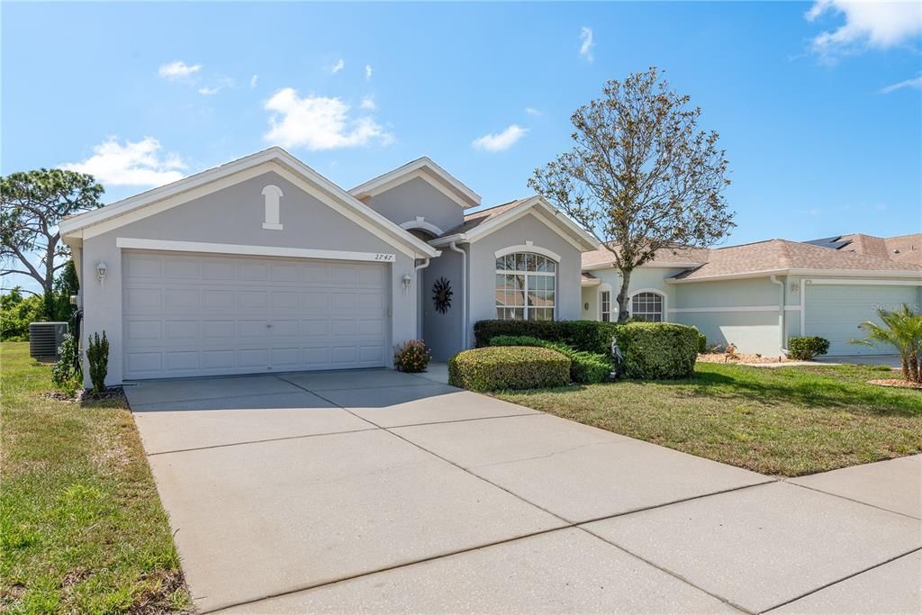 Attached, Exterior, Facade, American Craftsman