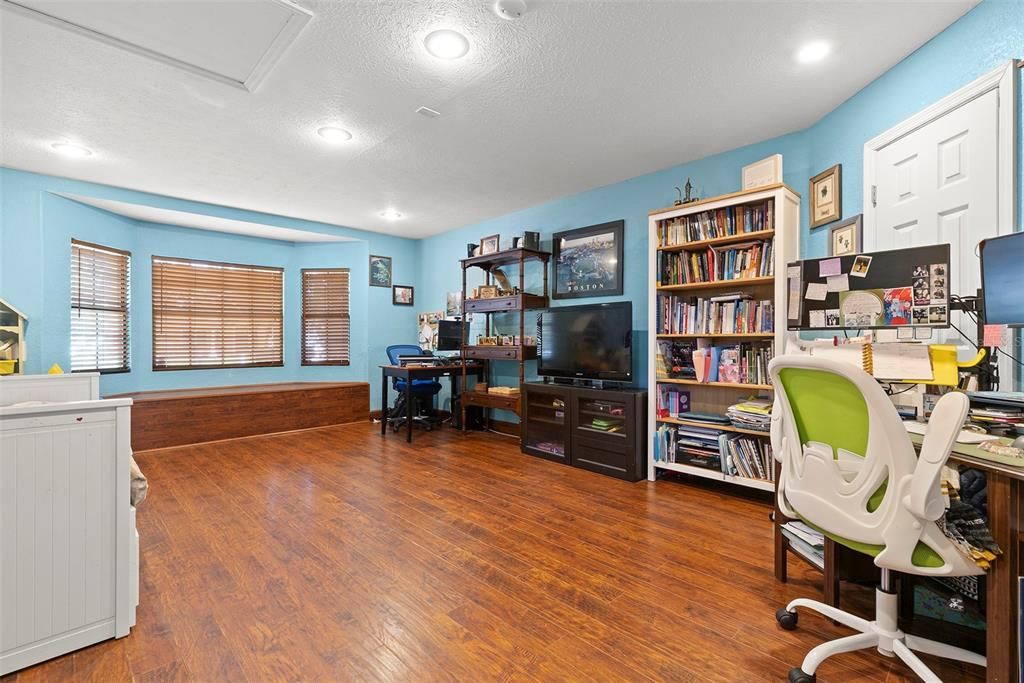 Home Office, Interior, Recessed Lighting, Wood Texture Flooring