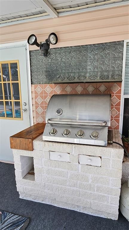 Exterior, Outdoor Kitchen