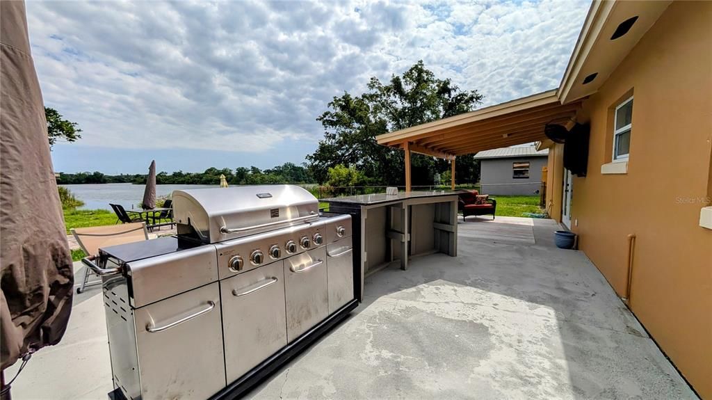 Exterior, Outdoor Kitchen, Water