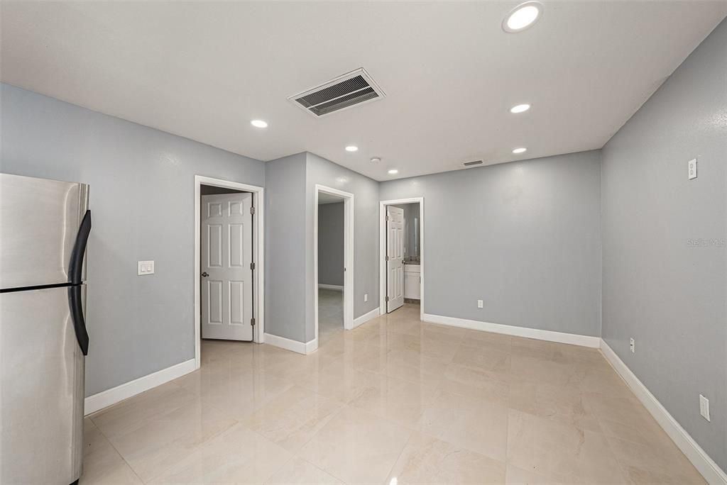 Empty room, Interior, Recessed Lighting