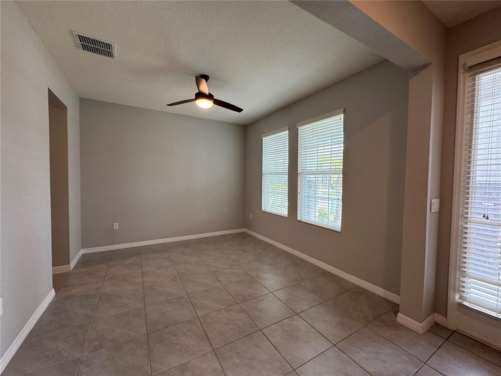 Empty room, Interior