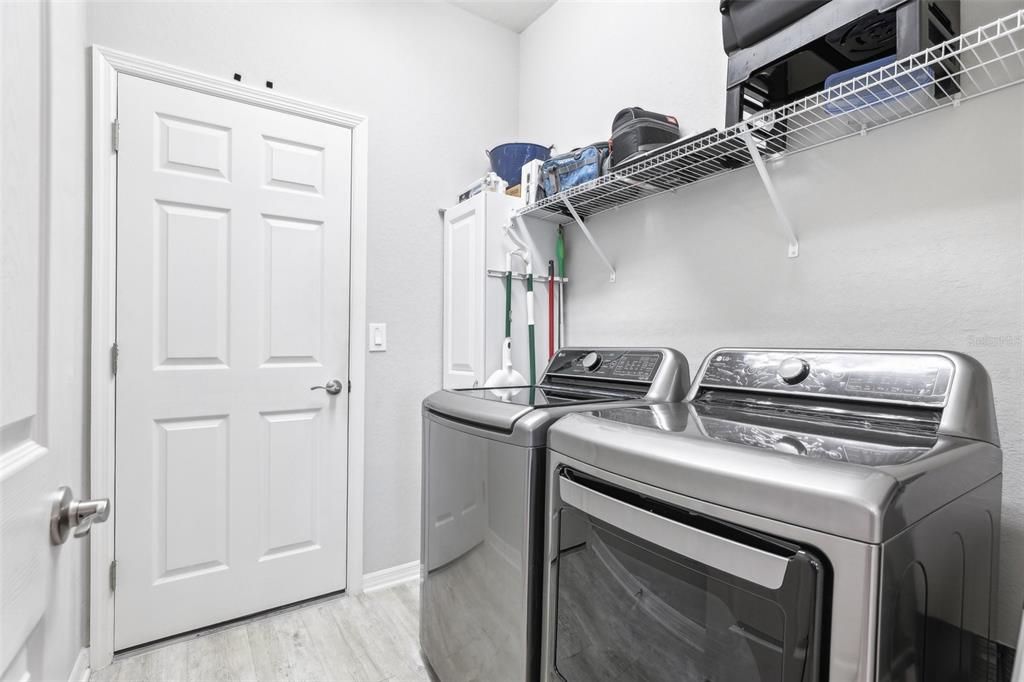 Interior, Washer, Wood Texture Flooring