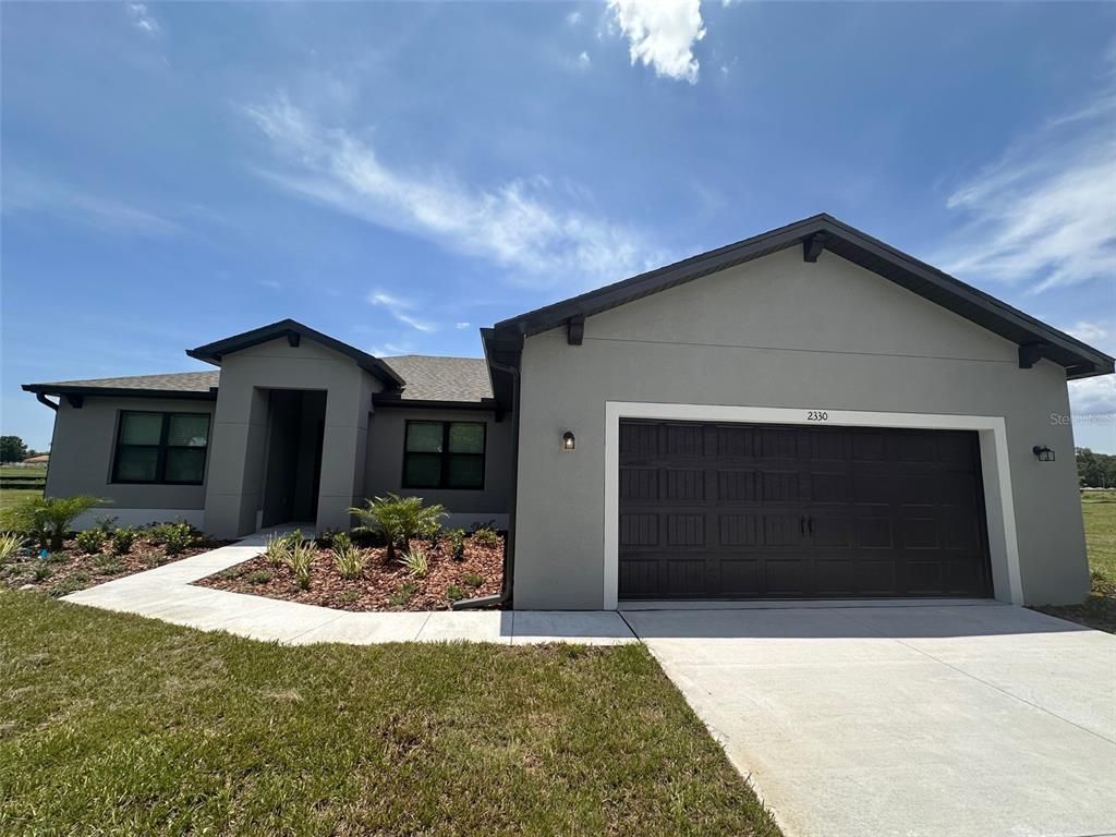 Attached, Exterior, Facade, Ranch