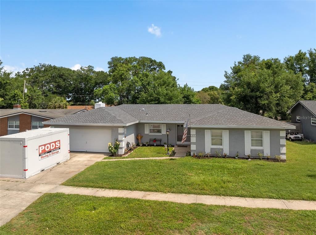 Attached, Exterior, Facade, Ranch