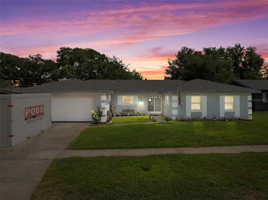 Attached, Exterior, Facade, Ranch