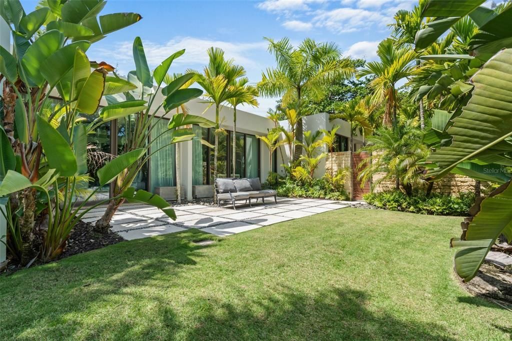 Backyard, Exterior