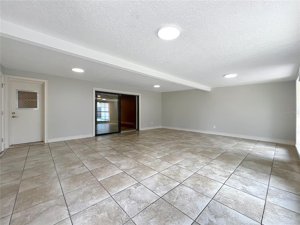 Empty room, Interior, Recessed Lighting