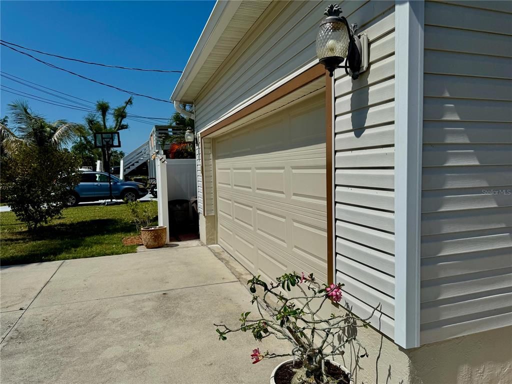 Detached Garage, Exterior