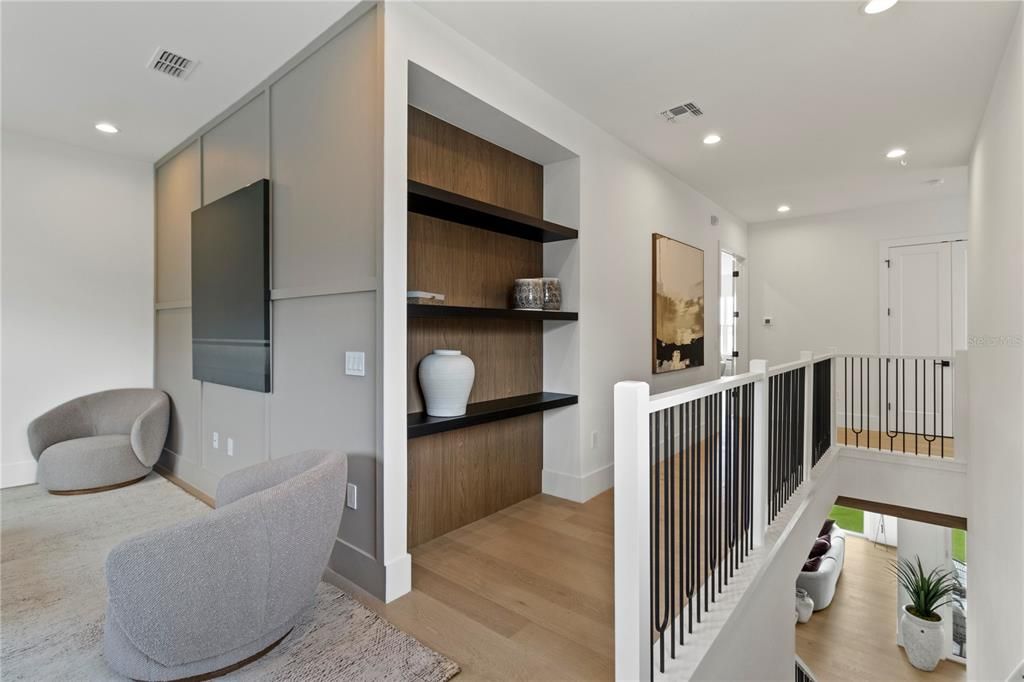 Interior, Recessed Lighting, Wood Texture Flooring