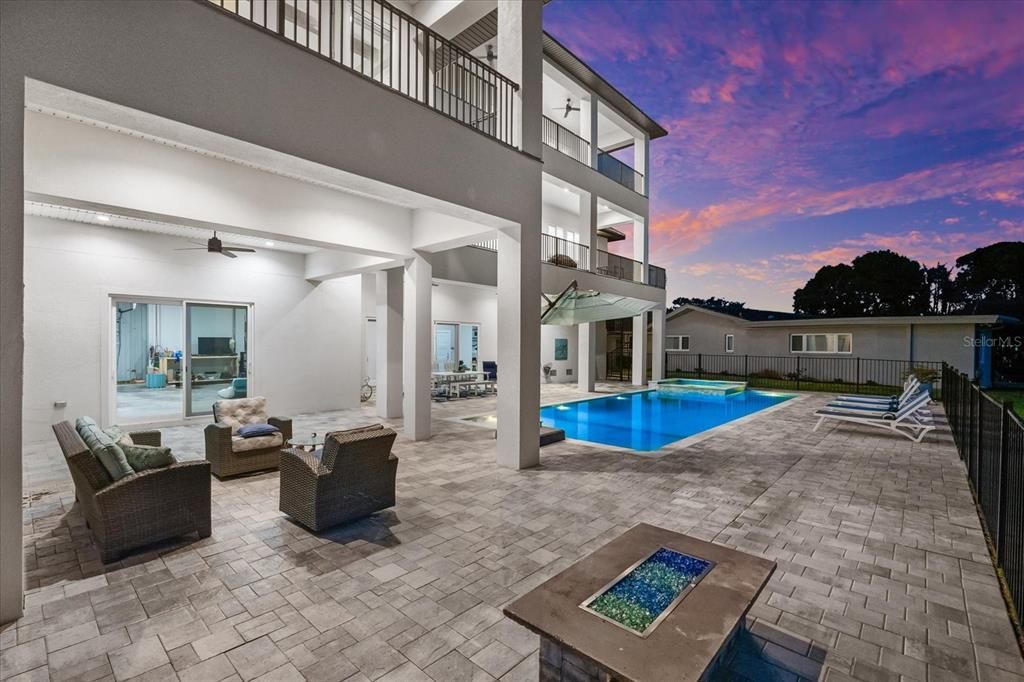 Exterior, Pool