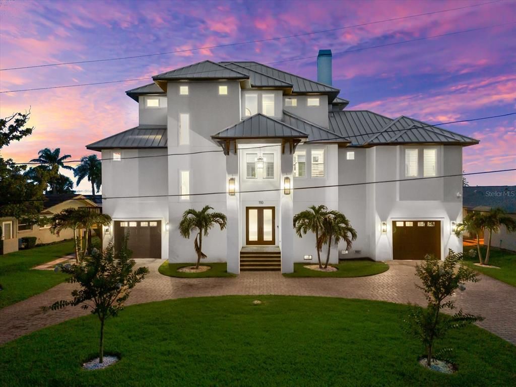 Attached, Exterior, Facade, Modern