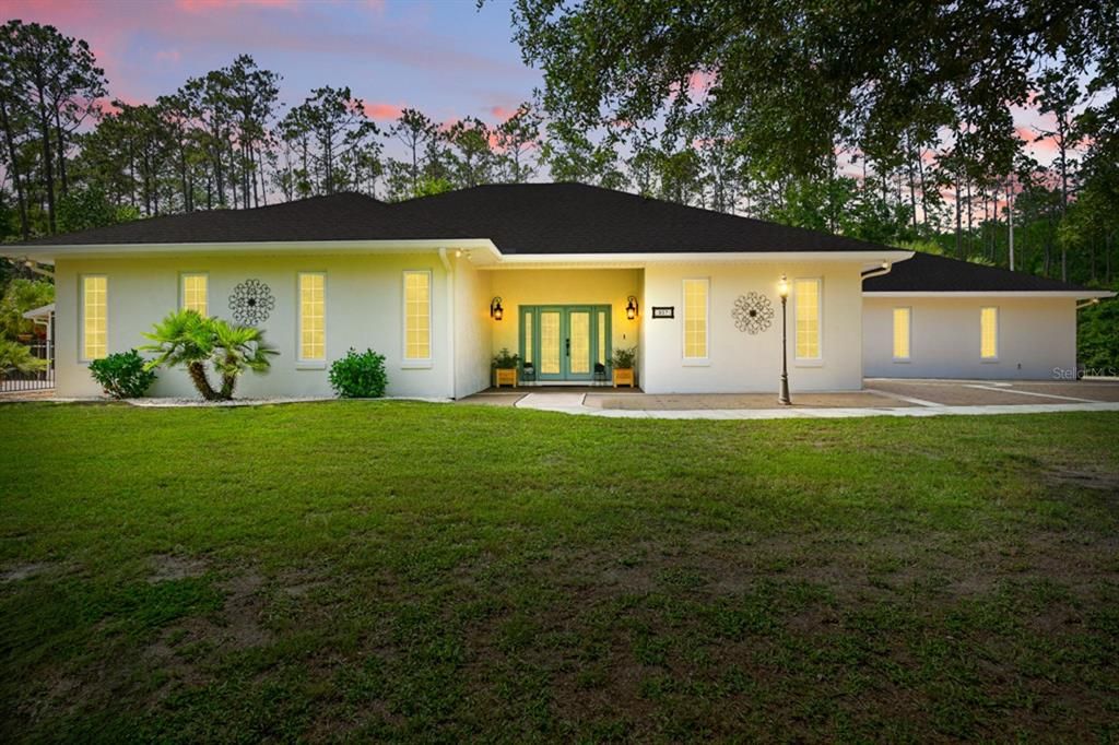 Backyard, Exterior, Facade, Ranch