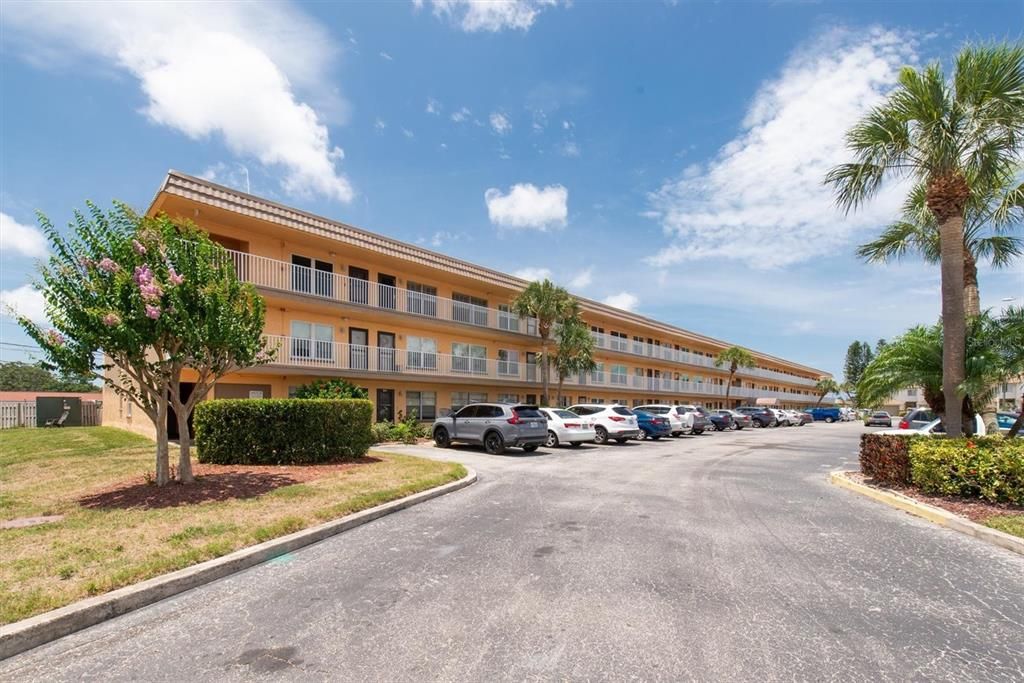 Exterior, Facade, Condo Building