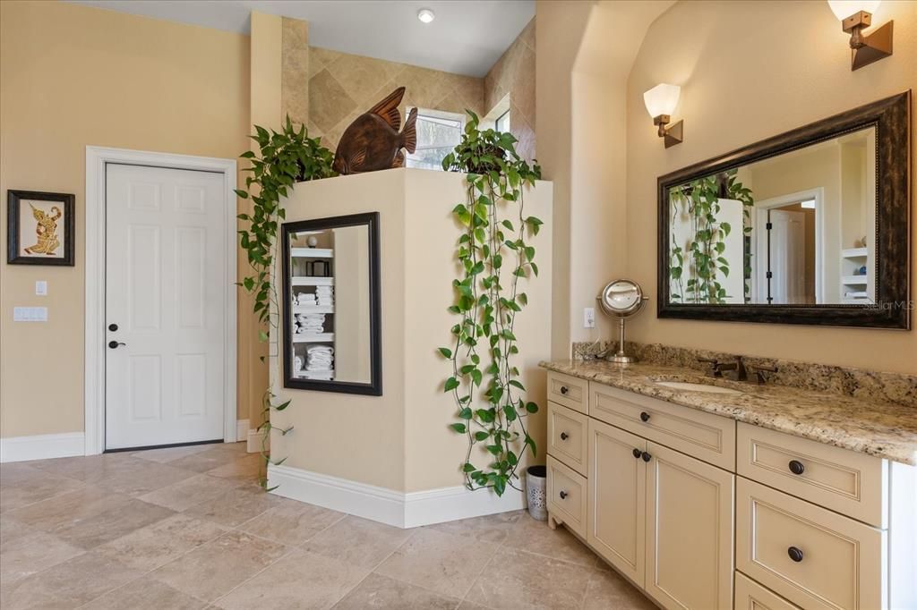 Bathroom, Interior, Recessed Lighting
