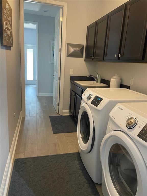 Interior, Washer, Wood Texture Flooring