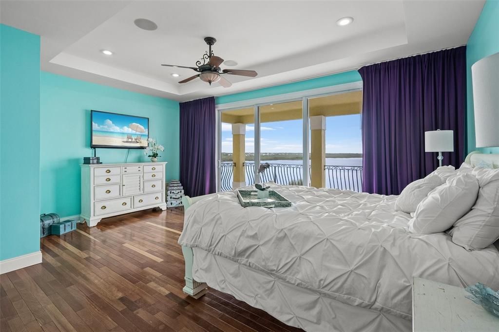 Bedroom, Interior, Recessed Lighting, Water, Wood Texture Flooring