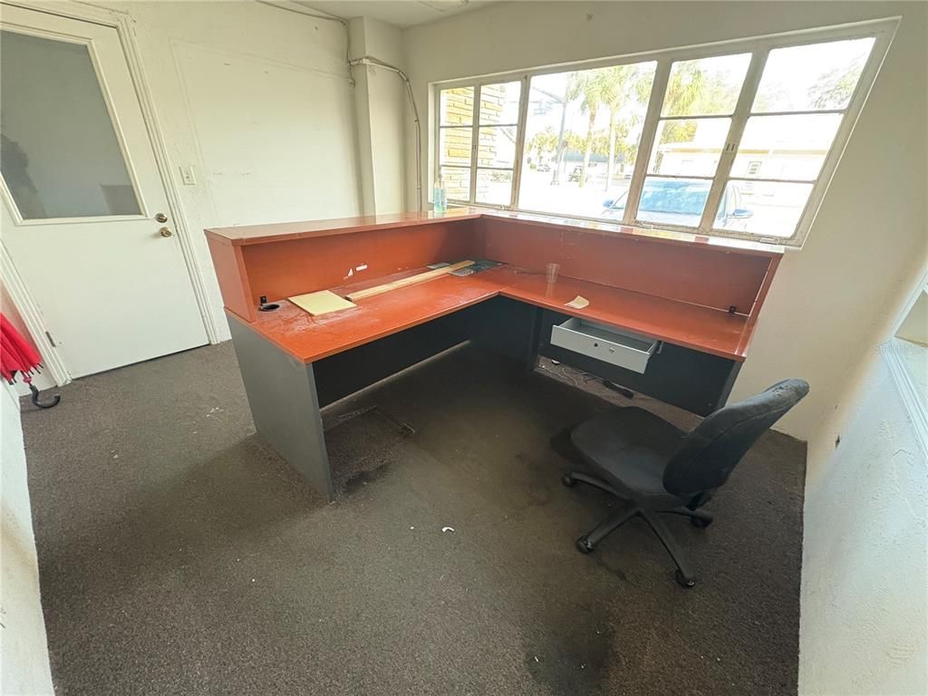 Home Office, Interior