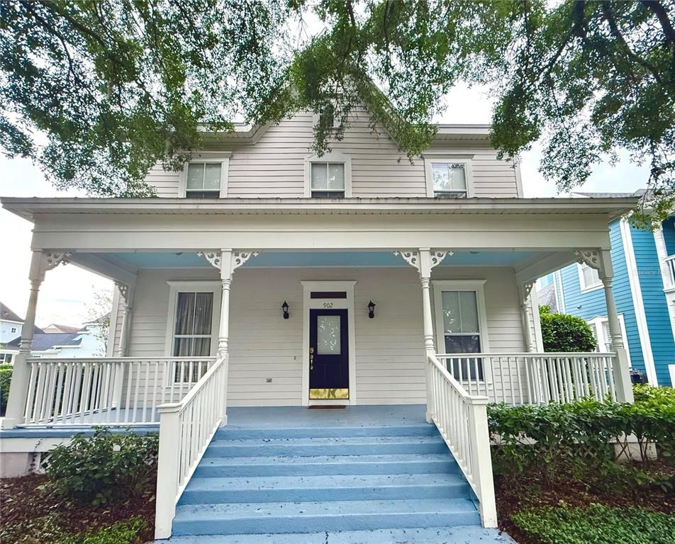 Exterior, Facade, American Foursquare