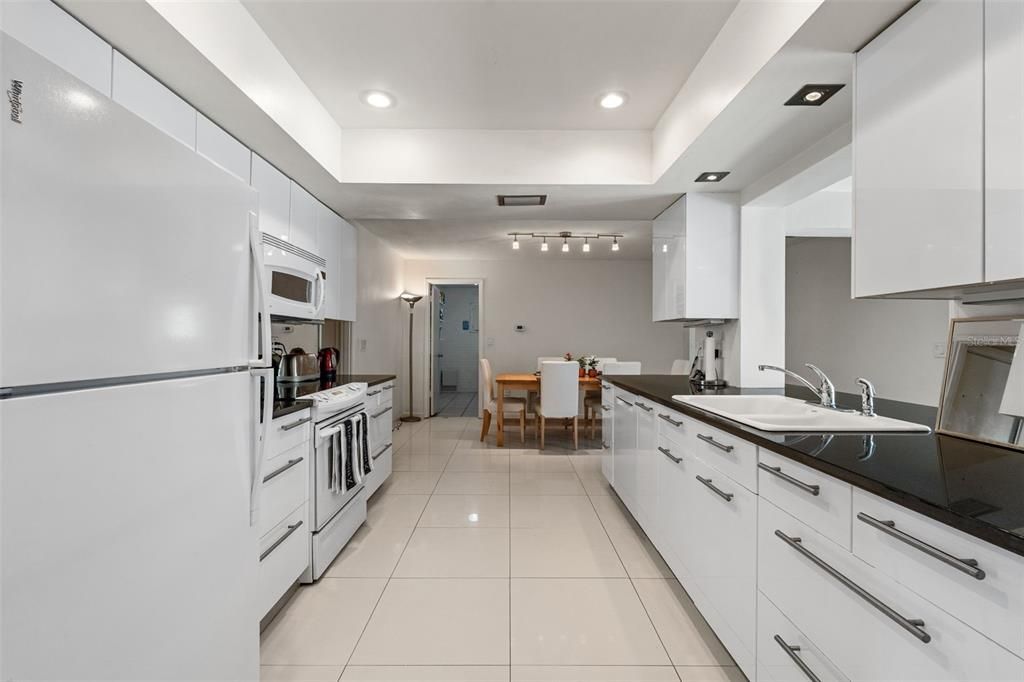 Dining room, Interior, Kitchen, Recessed Lighting