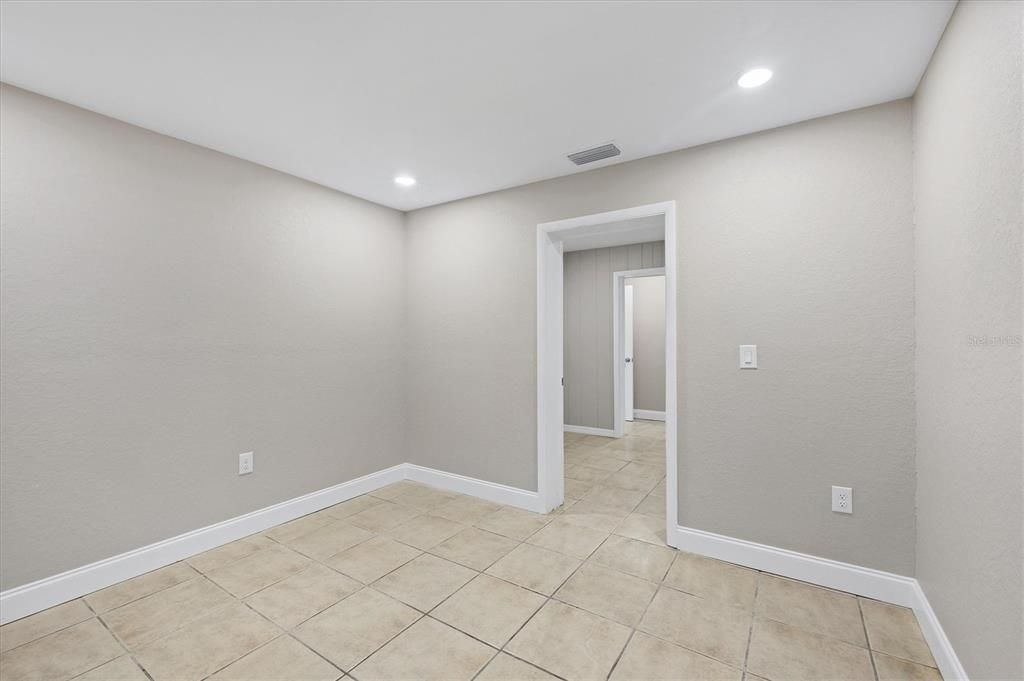 Empty room, Interior, Recessed Lighting