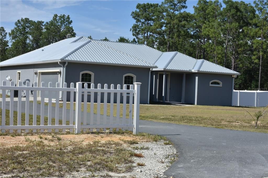 Backyard, Exterior