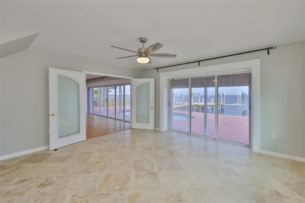 Empty room, Interior, Water