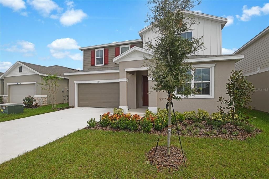 Attached, Exterior, Facade, American Craftsman