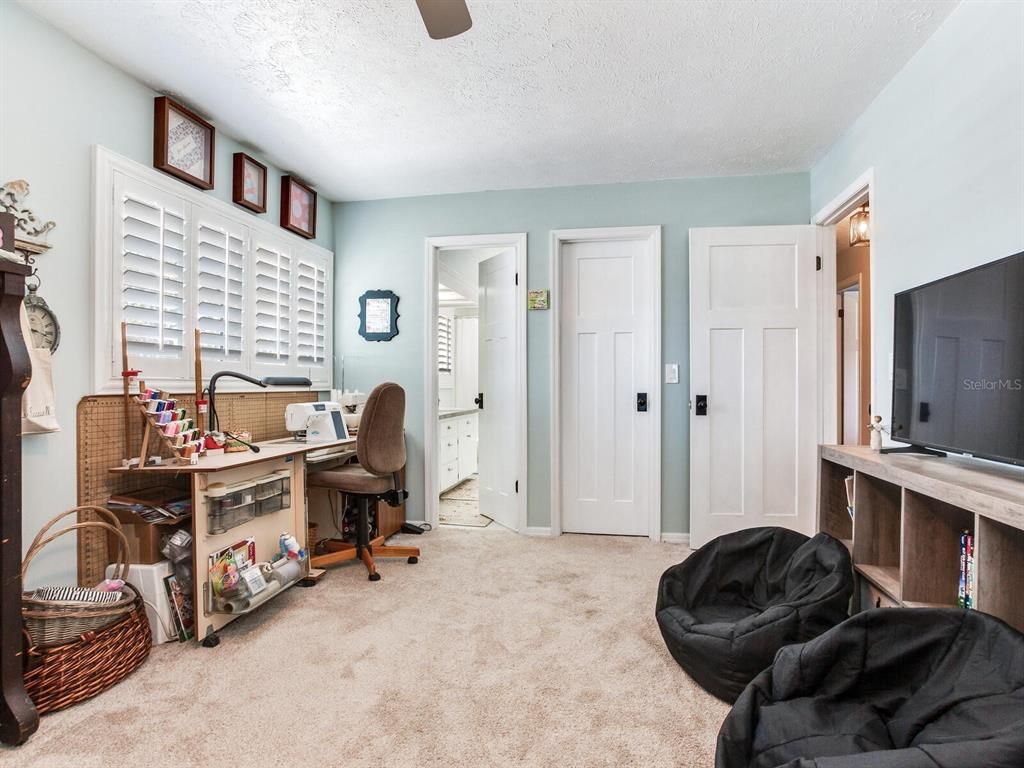 Home Office, Interior