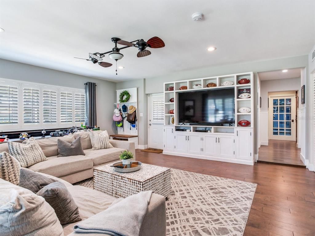Interior, Living room, Recessed Lighting, Wood Texture Flooring