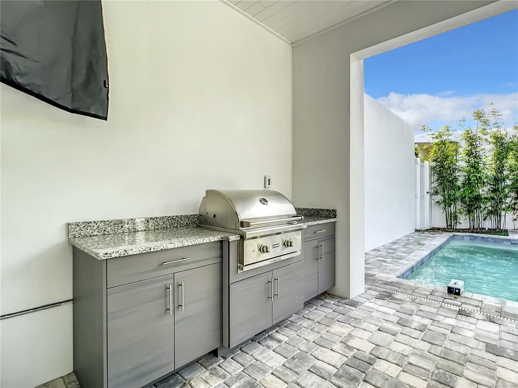 Exterior, Outdoor Kitchen, Pool
