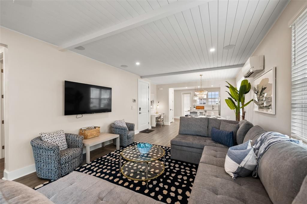 Interior, Living room, Pendant Lights, Recessed Lighting, Wood Texture Flooring