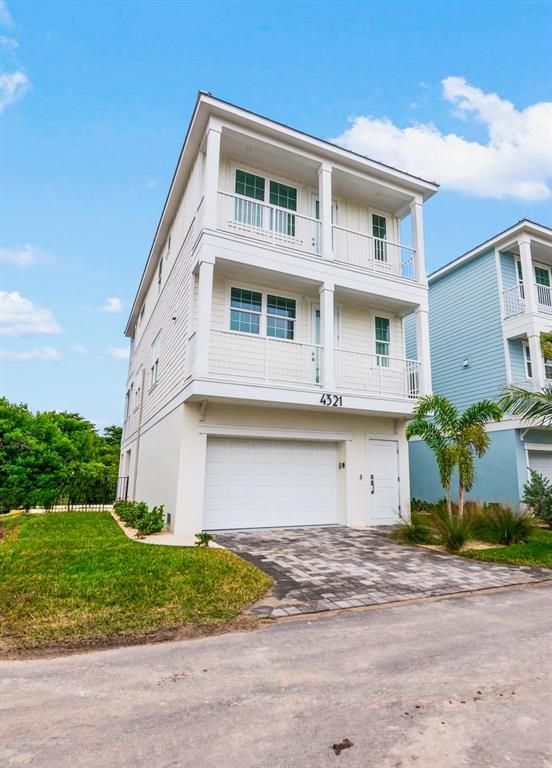 Attached, Exterior, Facade, Rowhouse