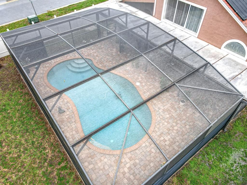 Exterior, Drone