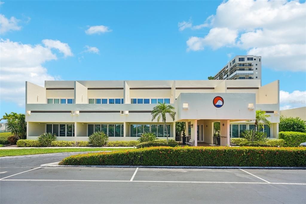 Exterior, Facade, Modern