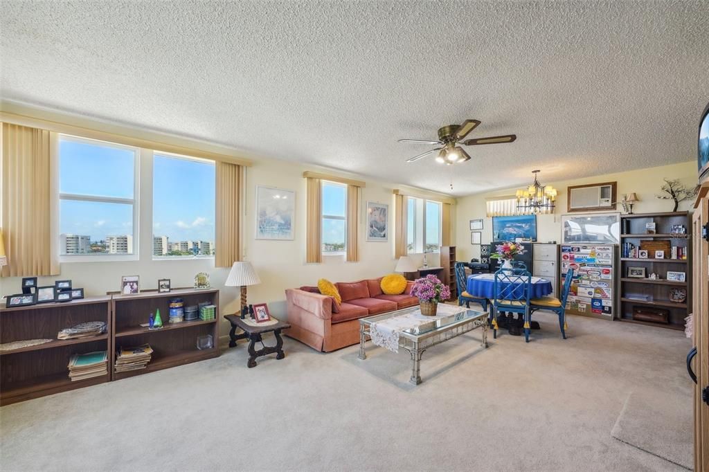 Chandelier, Dining room, Interior, Living room
